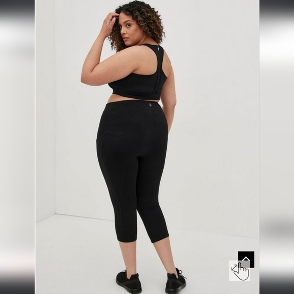 Torrid Bombshell Capri Active Leggings - Picture 3 of 4